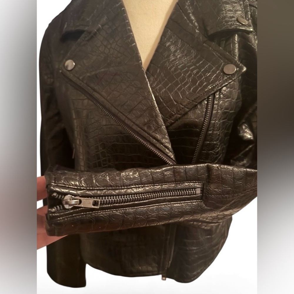 NEW ModCloth Crocodile Rock 1980's Punk Faux Leather Moto Jacket Medium NWT - Picture 4 of 10